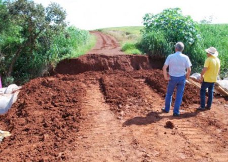 Com a estiagem, prefeitura intensifica recuperação das estradas para o escoamento da safra